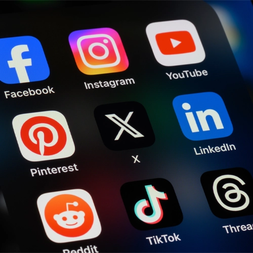social-media-marketing-venlo Afbeelding met socialmediaplatformen zoals Facebook, Instagram en LinkedIn – onderdeel van de marketingdiensten van Studio077 in Venlo